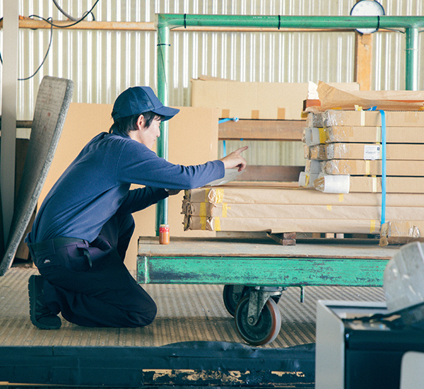 材料調達の作業風景